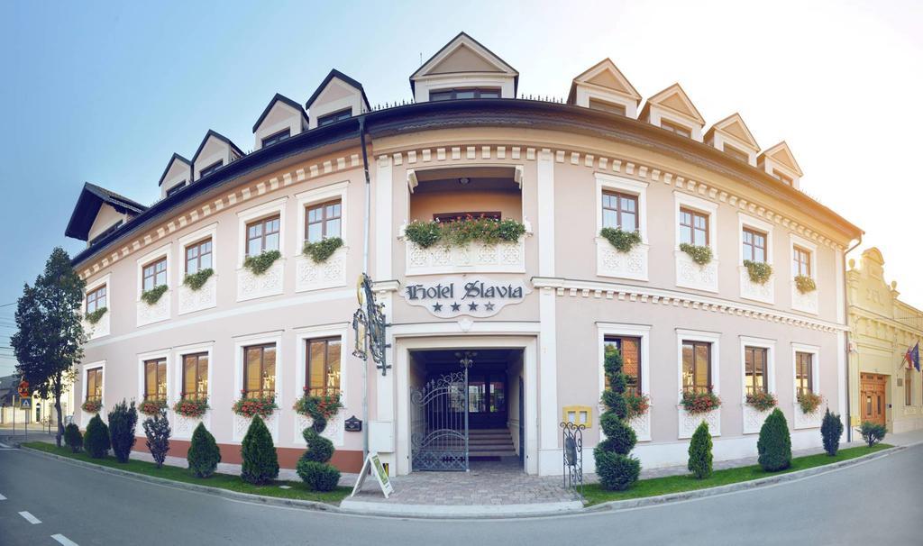 Hotel Slavia Salonta Luaran gambar