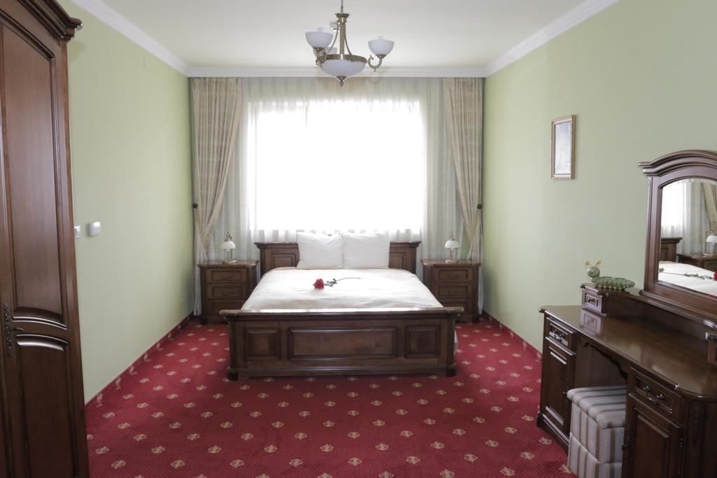 Hotel Slavia Salonta Luaran gambar