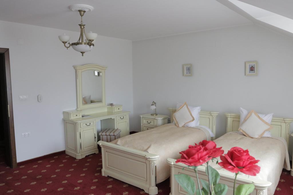 Hotel Slavia Salonta Luaran gambar