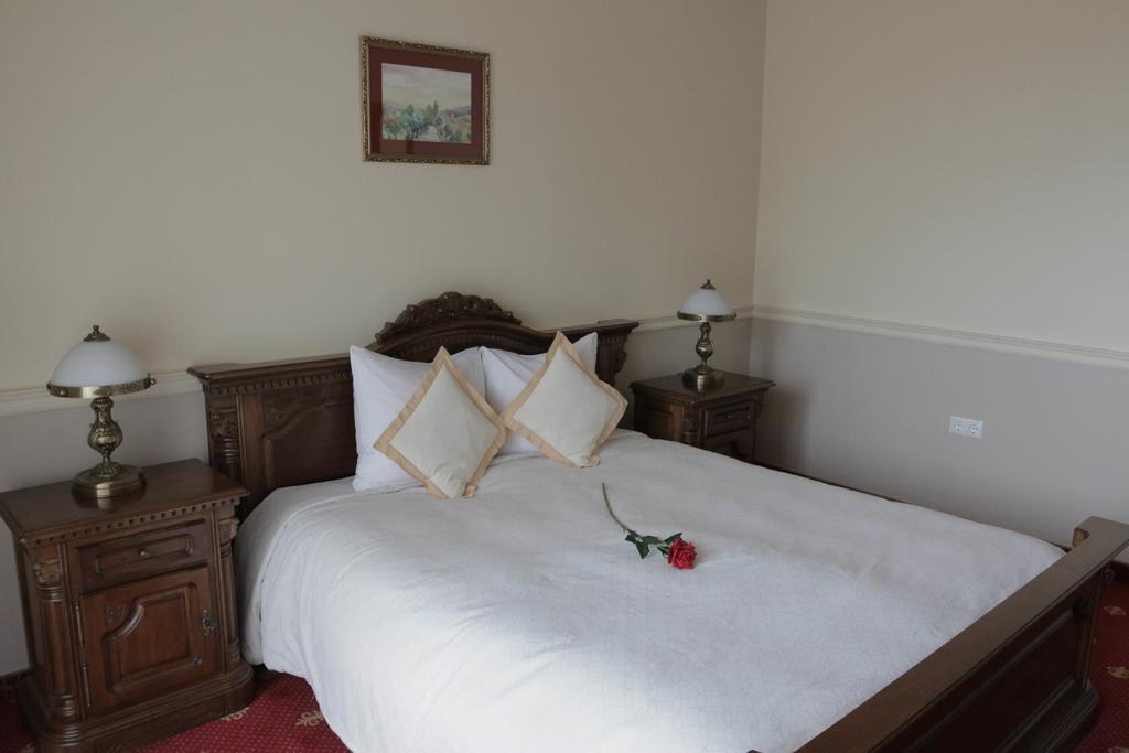 Hotel Slavia Salonta Luaran gambar