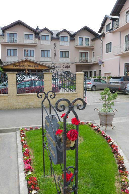 Hotel Slavia Salonta Luaran gambar