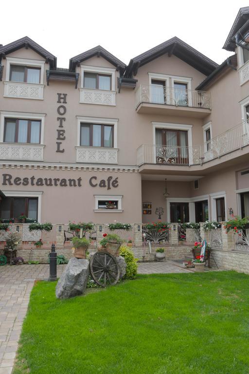 Hotel Slavia Salonta Luaran gambar
