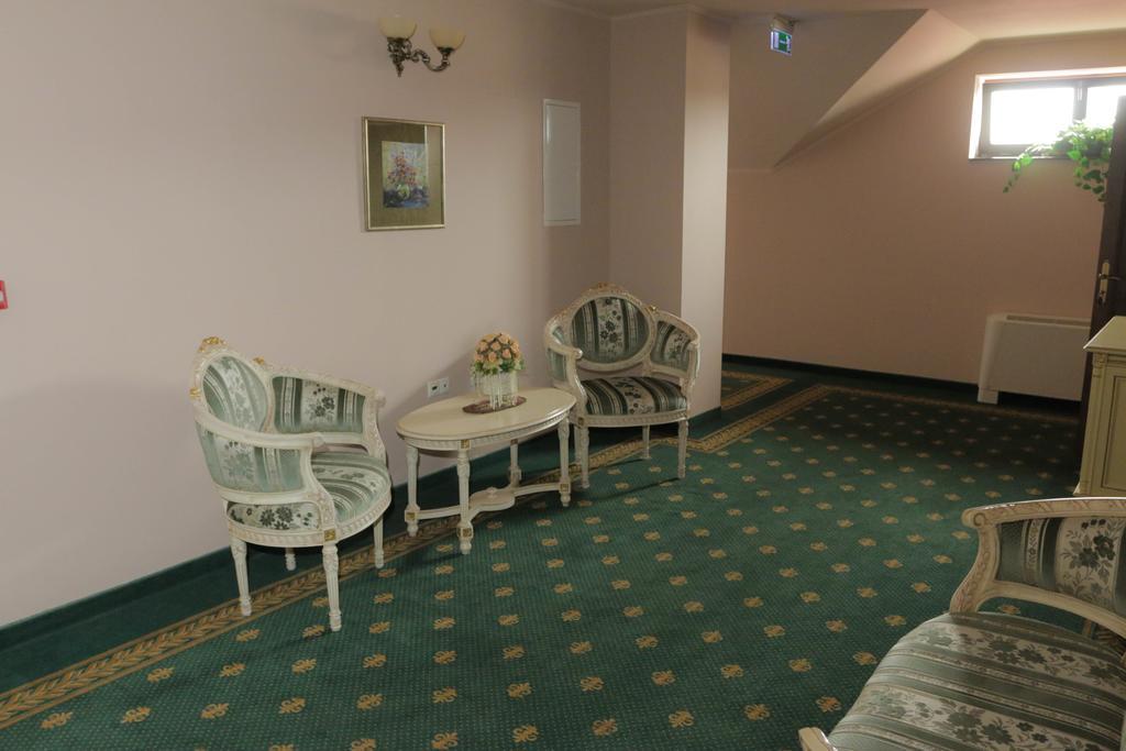 Hotel Slavia Salonta Luaran gambar