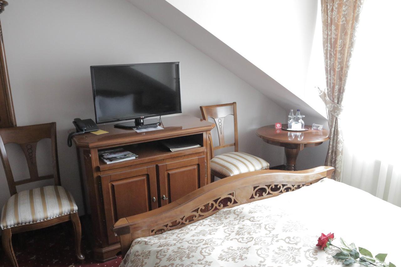 Hotel Slavia Salonta Luaran gambar