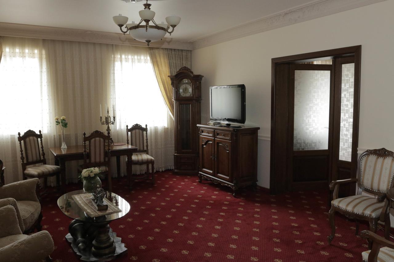 Hotel Slavia Salonta Luaran gambar