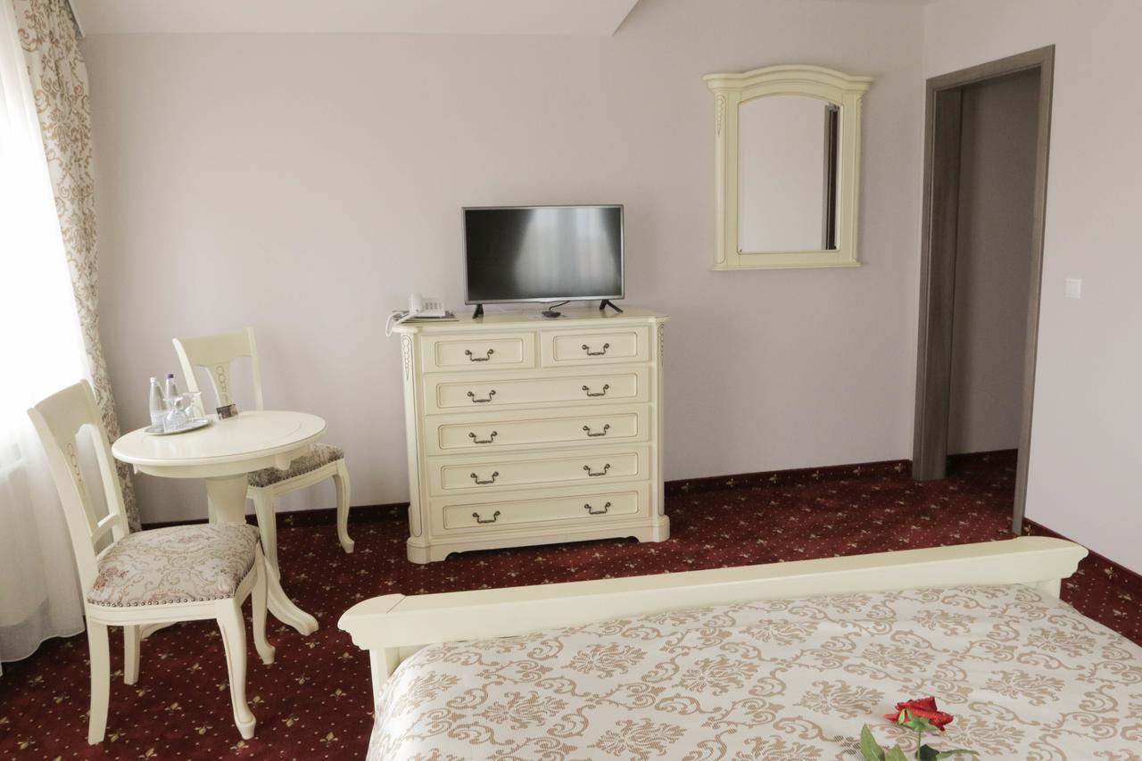 Hotel Slavia Salonta Luaran gambar