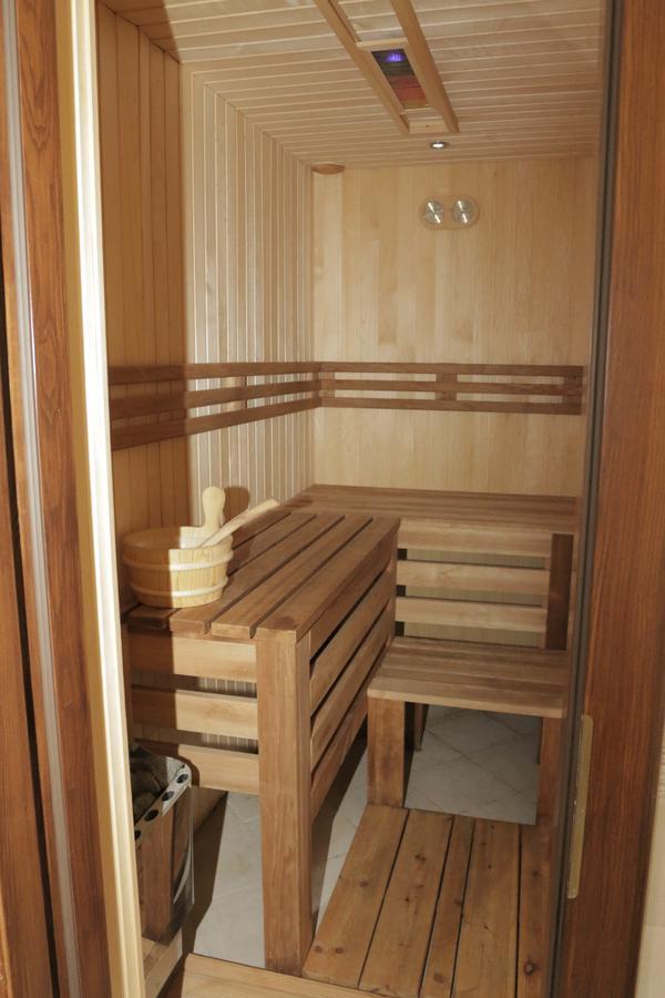 Hotel Slavia Salonta Luaran gambar