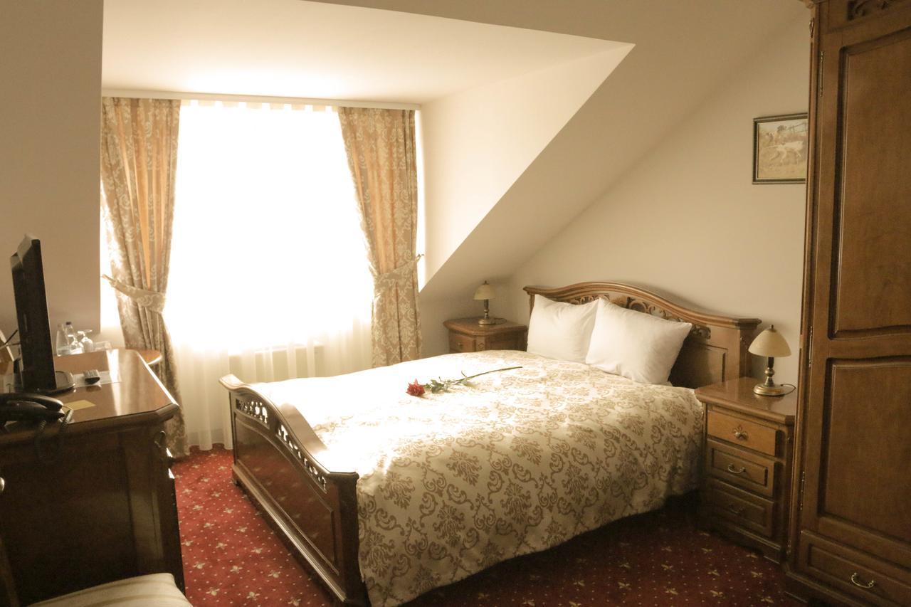 Hotel Slavia Salonta Luaran gambar